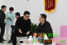 9.4周董事长与多年的皮肤病患者深入交流